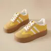 Pessoa baixa 7cm aumento de altura sapatos de treino alemães vermelhos femininos 2026 Primavera/Outono novo estilo retro sola grossa tênis casuais