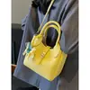 Nova Bolsa de Mão Minimalista Estilo Coreano Nicho com Padrão Lichia para Mulheres, Bolsa de Ombro Estilo Balde Fofa de Moda para o Verão