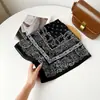 Bufanda de Algodón Lino Seda Espiga de Moda y Versátil con Estampado de Cadena de Alta Gama, Bufanda Decorativa para Cuello, Bufanda para Mujer al por Mayor