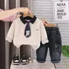 Conjunto de Ropa Infantil para Niños Primavera y Otoño 2026 Nuevo Elegante Sudadera con Capucha y Corbata para Niños Conjunto de Dos Piezas de Manga Larga para Bebé Casual Moderno