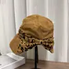 Chapéu de pescador patchwork estampado de leopardo retrô estilo japonês para o início do outono para mulheres, chapéu bucket de sol da moda e elegante para a rua