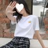 Camiseta Branca de Manga Curta Bordada com Abelha de Desenho Animado Transfronteiriça Feminina Verão 2024 Novo Design Sensação Moda Casual Top