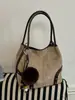 Moda japonesa y coreana transfronteriza exquisita 2026 otoño nuevo versátil gran capacidad nicho para ir al trabajo hombro axila bolso tipo cubo