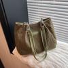 Bolsa de Hombro de Pana con Cadena de Gran Capacidad para Mujer 2026 Tendencia de Verano Transfronteriza Bolsa de Hombro para Viajar al Trabajo Venta al por Mayor