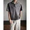 Camiseta de Manga Corta para Hombre Marca de Moda Verano Holgada 2026 Nueva Llegada Influencer de Internet Moderna ins Solapa Simple Estilo Hong Kong Top
