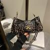 Bolso Spice Girl con estampado de leopardo, estilo chic, para mujer, 2024, nuevo diseño de nicho, bolso baguette de alta gama, bolso de hombro, bolso de hombro tipo axila.