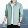 Chaqueta de primavera y otoño para hombre, simple, con cuello mao, top versátil casual de corte holgado para hombres jóvenes y de mediana edad, adecuada para ir al trabajo, moderna y disponible en tallas grandes