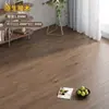 Adesivos de piso autoadesivos de PVC com textura de madeira do fabricante para uso doméstico e comercial, piso de plástico à prova d'água e antiderrapante para reforma de sala de estar