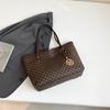 Bolsa de ombro de alta costura feminina 2025 nova popular bolsa tote popular de grande capacidade para o dia a dia com alça de mão