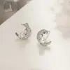 Aretes de luna con perla artificial para mujer, simples, combinan con todo, para el trabajo, diseño de hada de nicho, venta al por mayor de fábrica