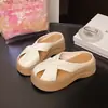 Mules fechadas respiráveis prateadas com sola grossa vazada para mulheres, adequadas para combinar com saias, sandálias casuais para mulheres usarem no verão