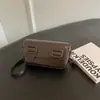 Bolsa transversal de couro encerado estilo coreano, design de nicho, bolsa de ombro para mulheres, novo modelo outono 2026, bolsa de ombro versátil de alta qualidade