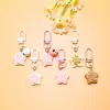 Llavero de gofre de estrella de cinco puntas realista y divertido, un colgante de estrella creativo y lindo, un accesorio versátil para mochilas y un regalo perfecto