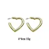 Pendientes de moda europeos y americanos pendientes de venta caliente pendientes de lujo ligero pendientes chapados en oro pendientes lisos que no se decoloran pendientes transfronterizos de oro