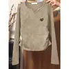Camiseta de mujer de algodón puro con cuello en V, manga larga, diseño único, pliegues laterales, ceñida a la cintura, corte ajustado, color caqui, top de otoño