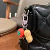 Llavero creativo de caqui personalidad simulación de caqui bolsa de cacahuete colgante pequeño venta al por mayor decoración divertida para coche