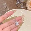 Collar de flor de diamante brillante de lujo ligero europeo y americano para mujer, mismo estilo que en Xiaohongshu, cadena para la clavícula moderna y versátil, accesorio transfronterizo más vendido