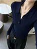 Suéter de punto largo color gris carbón estilo "Old Money" francés para mujer, principios de otoño 2026, corte ajustado, adelgazante, top de cuello en V de alta gama, fino
