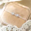 Brincos em Prata Esterlina S925 Banhados a Ouro 14K com Coração Cravejado de Diamantes para Mulheres, Retrô Francês, Luxo Leve, Brincos Exquisitos e de Alto Padrão em Formato de Coração