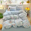 Conjunto de cama de algodão matelassê de quatro peças com capa de edredom estampada e lençol com elástico, estilo coreano, adequado para dormitórios estudantis, conjunto de cama de três peças