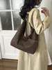 2026 Nuevo Bolso de Hombro para Mujer Estilo Retro con Remaches Gran Capacidad Estampado de Leopardo Bolso Tote de Moda Versátil para el Trabajo Bolso de Axila