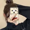 Funda Adecuada para Teléfono Huawei Mate80 con Diseño Artístico y de Nicho, Oso con Bufanda Roja de Alto Aspecto para Huawei Mate70 Pro