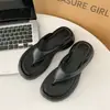 Chanclas de mujer con plataforma de 4 cm de grosor, nuevo estilo verano 2026, adecuadas para uso en exteriores, que realzan la altura, sandalias de playa casuales de alta gama