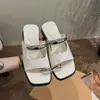 Chinelos de Verão Femininos Modernos para Uso Externo, Sandálias de Dedo Deslumbrantes com Uma Tira, Salto Anabela, Solado Grosso, Novo Estilo, de Calçar, Fashion 2026
