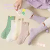 Meias infantis por atacado, novos estilos outono/inverno, meias fofas de desenho animado até a panturrilha, feitas com algodão penteado, design sem costura, para meninas e bebês meninos