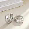 Moderna Ear Cuff de Estilo Commuter Hecha de Plata S925 con el Diseño Más Reciente y Textura de Escamas con Patrón de Coche Super Brillante