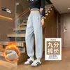 Calça de moletom forrada com fleece feminina para outono e inverno, comprimento no tornozelo, adequada para figuras petite, pode ser usada como roupa externa, calça de algodão espessa para clima frio, calça casual