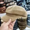 Chapéu Octogonal Retro com Lantejoulas Estilo Britânico para Mulheres, Chapéu de Pintor com Logo Metálico para Outono e Inverno, Boina Fashion para Viagem ao Ar Livre