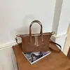 Bolso de hombro retro de gamuza transfronterizo, nueva colección 2026, estilo de nicho, moderno, casual y bolso cruzado o de mano simple
