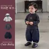 Chamarra de plumas estilo coreano para niños, conjunto de invierno, pants casuales para niños, playera básica estampada, conjunto de tres piezas, ropa para niños