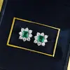 Mu Jing Joyería 2026 Nuevo Modelo Plata S925 5*5mm Forma de Pagoda Flor de Esmeralda Sintética Pendientes Pequeños Versátiles para el Trayecto al Trabajo