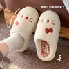 Zapatillas de algodón gruesas 26 de nuevo estilo para mujer, con lindos diseños de dibujos animados, forro de felpa cálido y suelas antideslizantes, perfectas para usar en interiores en invierno