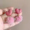Novo mais vendido rosa leitoso vermelho adorável bola de pelúcia clipe de orelha para menina outono e inverno elegante moda brincos stud de orelha que combinam com tudo