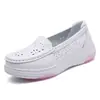 Zapatos de enfermera 2024 para mujer, suela suave, transpirables, cómodos, pies sin olor, huecos, antideslizantes, planos, de cuero, transpirables, zapatos médicos