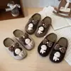 Touca de Cabeça de Desenho Animado Meio Abertas Pantufas Peludas Roupa Feminina para Exterior 2026 Inverno Novo Quente Mais Veludo Aumento Oculto de Altura Solado Grosso Pantufas Femininas