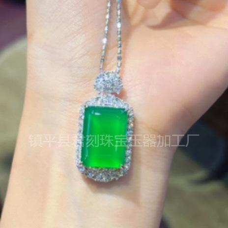 玉髓无事牌吊坠