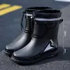 Botas de lluvia de chef de tubo corto nuevas, botas de exterior impermeables, zapatos de trabajo antideslizantes para cocina, botas de lluvia forradas de polar y engrosadas