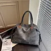 Bolso de Hombro Retro con Remaches para Mujer, Transfronterizo, Nuevo Estilo, Moda Simple, Punk, Gran Capacidad, Debajo del Brazo, para Viajar, de un Solo Hombro