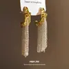 Pendientes de Moda con Borlas Plegadas de Aguja Plateada en Forma de C, Pendientes de Lujo Ligero de Gama Alta, Pendientes de Temperamento de Moda Retro Europeos y Americanos para Mujer