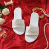 Chinelos Bordados Novos para Casamento Madrinhas Femininos Chinelos de Cetim Vermelho para Casamento Sapatos Combinando com o Robe da Noiva Mulheres