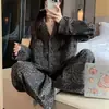Pijama de forro polar estilo dulce con nudo de mariposa, nuevo conjunto de cárdigan de manga larga de moda otoño/invierno para mujer