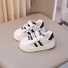 Zapatos Deportivos Casuales para Niños 2025 Verano Nuevos Zapatos de Suela Suave Antideslizantes Zapatos Casuales para Niñas Zapatos de Velcro para Niños