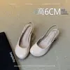 Nuevos Zapatos Individuales Retro Franceses de Otoño 2026 con Punta Redonda, Tacón Bajo, Correa Trasera y Plataforma Oculta