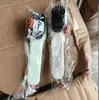 Escova de sapato com adição de líquido, escova multifuncional para lavar sapatos, escova de limpeza de roupas com cerdas macias e descarga de líquido do tipo push para uso doméstico que não danifica os sapatos