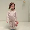 Venta al por mayor de pescado pequeño y caramelos de níspero, en stock, ropa de estar de algodón Lycra grado A, conjunto de ropa de otoño para niños (top y pantalones)