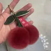 Pelo de Conejo Rex Real Cereza para Ti Colgante de Llavero de Coche de Pelo de Cereza Lindo Colgante de Bolso de Bola de Pelo de Peluche